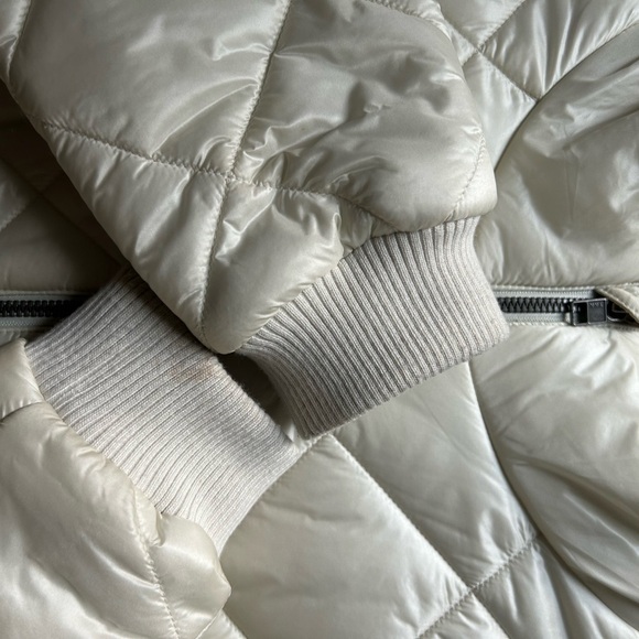 Patagonia Women’s Prow Bomber Jacket in Dyno White size Medium EUC - Picture 7 of 9